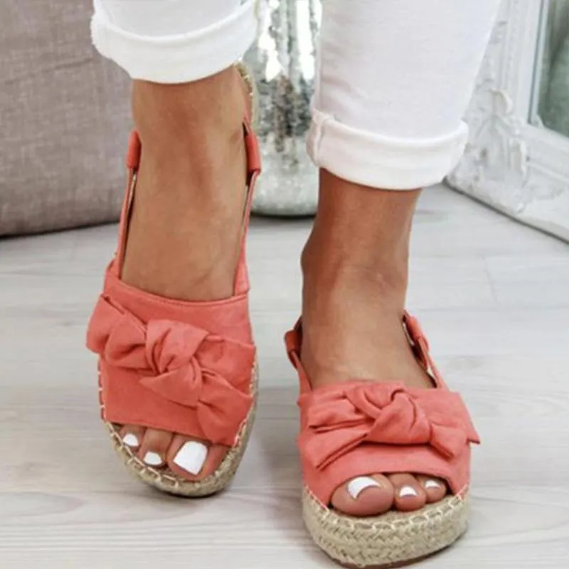 Flat sandals with bow - comfort and style